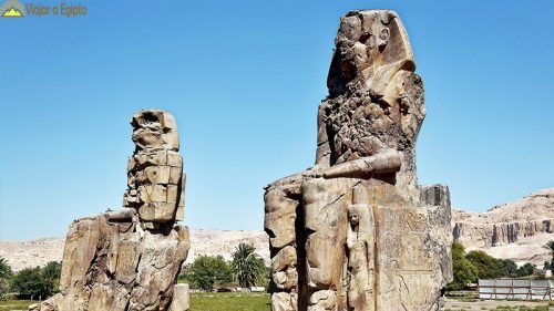 que-visitar-en-egipto-colosos-memnon